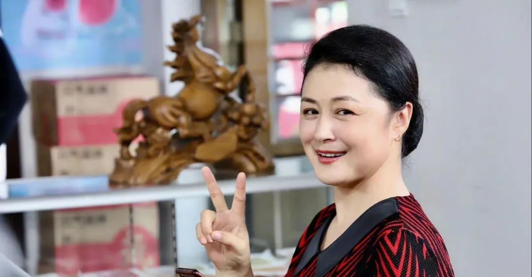 苏玉红扮演者(《乡村爱情》里逐渐边缘的角色:苏玉红北漂,陈艳楠变网