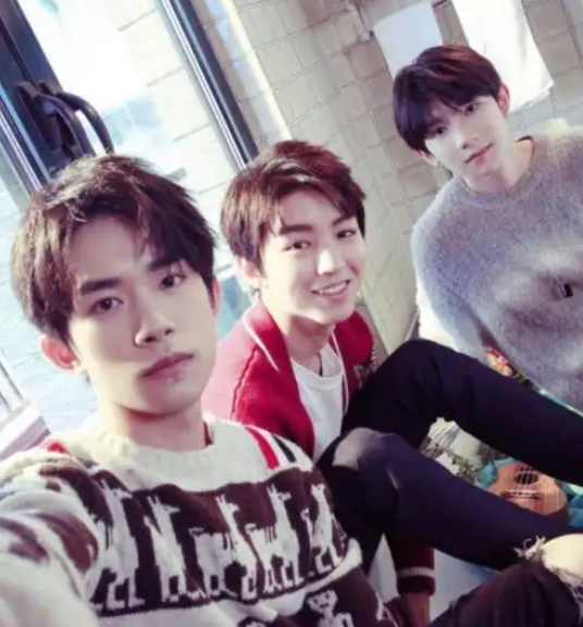 时代峰峻否认打人，系安保公司所为，被打者身份曝光，网友：活该