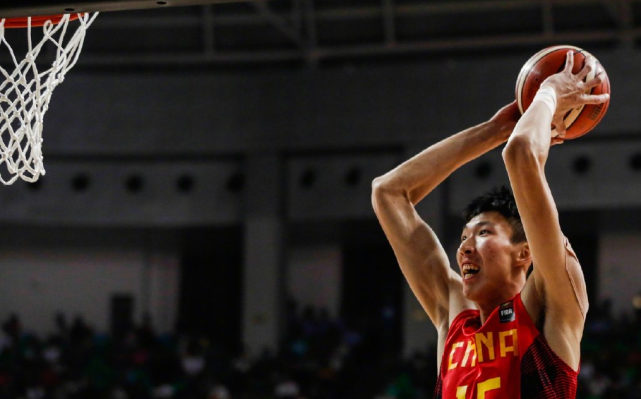 FIBA世界杯文案生活(同天生日不同待遇！FIBA撰文祝周琦生快 网友：看不起徐杰吗？)