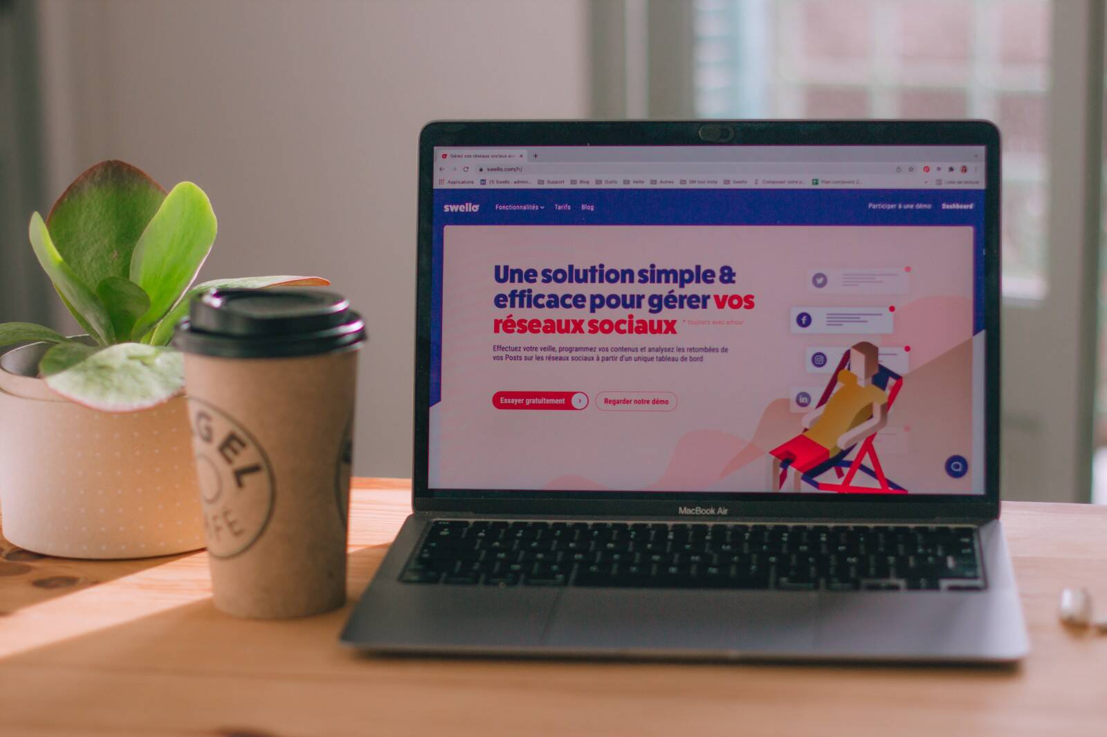 如何适应跨境电商行业转型，实现品牌建设？