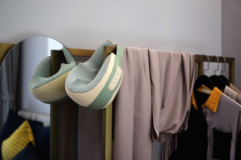 按摩热敷 舒适解疲 siaasoo象术颈椎按摩器