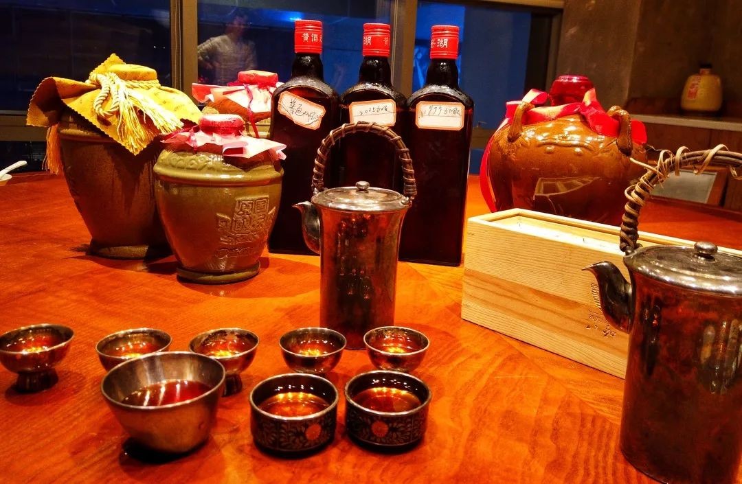 户县黄酒相比较其他黄酒来说,最大的特点是劲大,户县黄酒虽好,朋友们