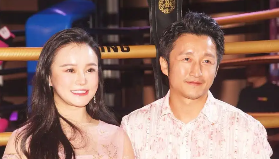 冉莹颖：为爱从央视辞职，一年被甩23次，为救邹市明生三胎存血？