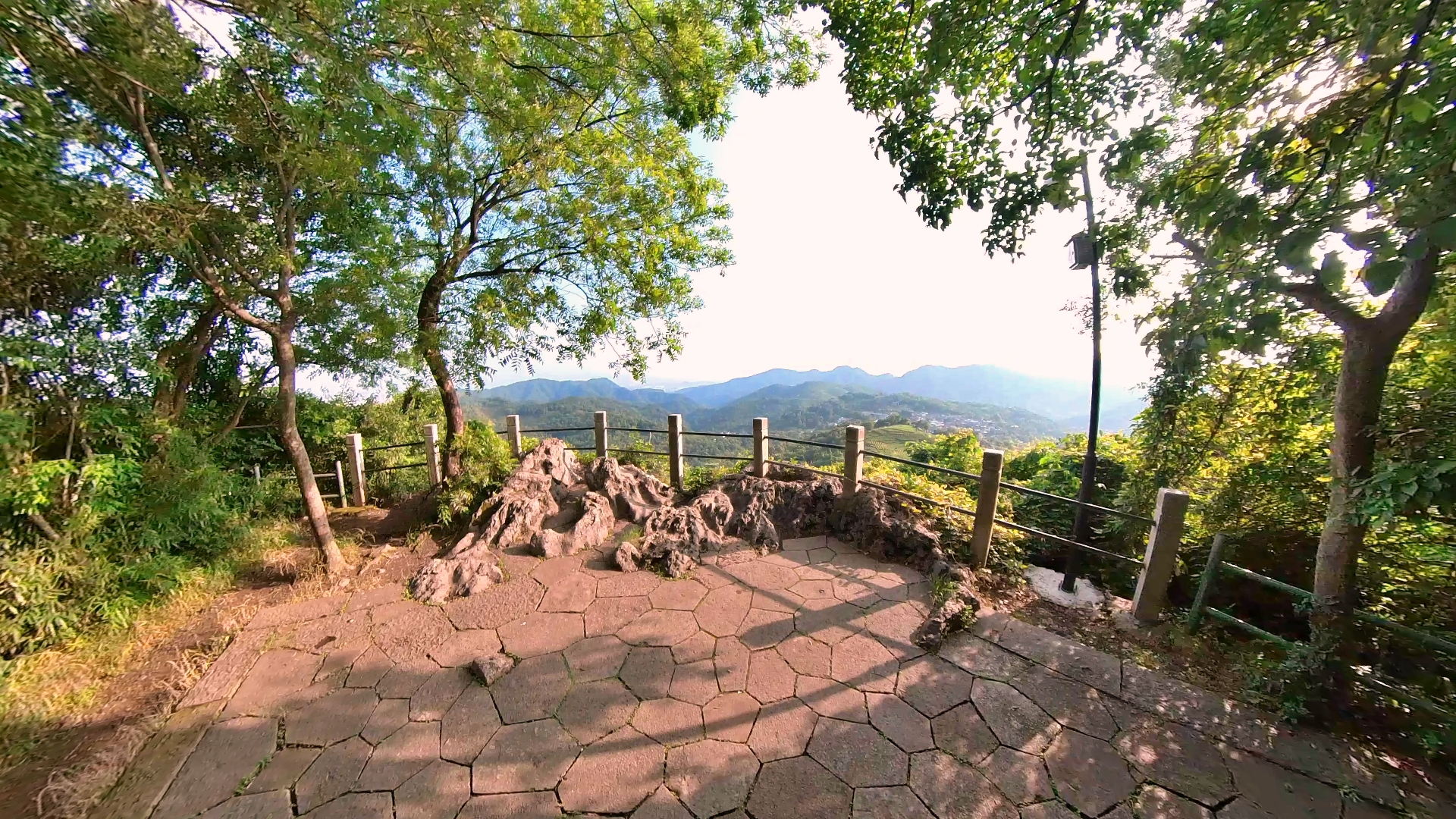 在杭州爬哪座山最好(杭州南高峰:西湖群山的集大成者,一路古幽)