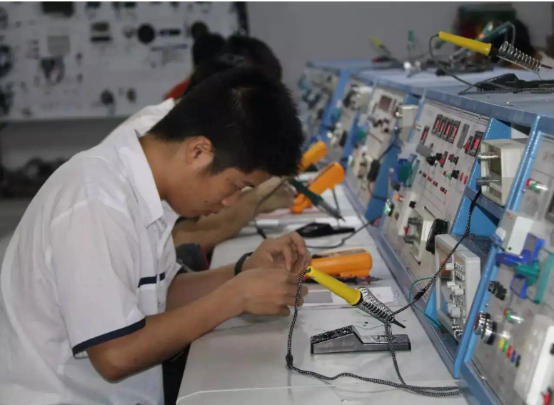 “不要让学生上职高，未来没发展”，资深教师的经验，家长要了解