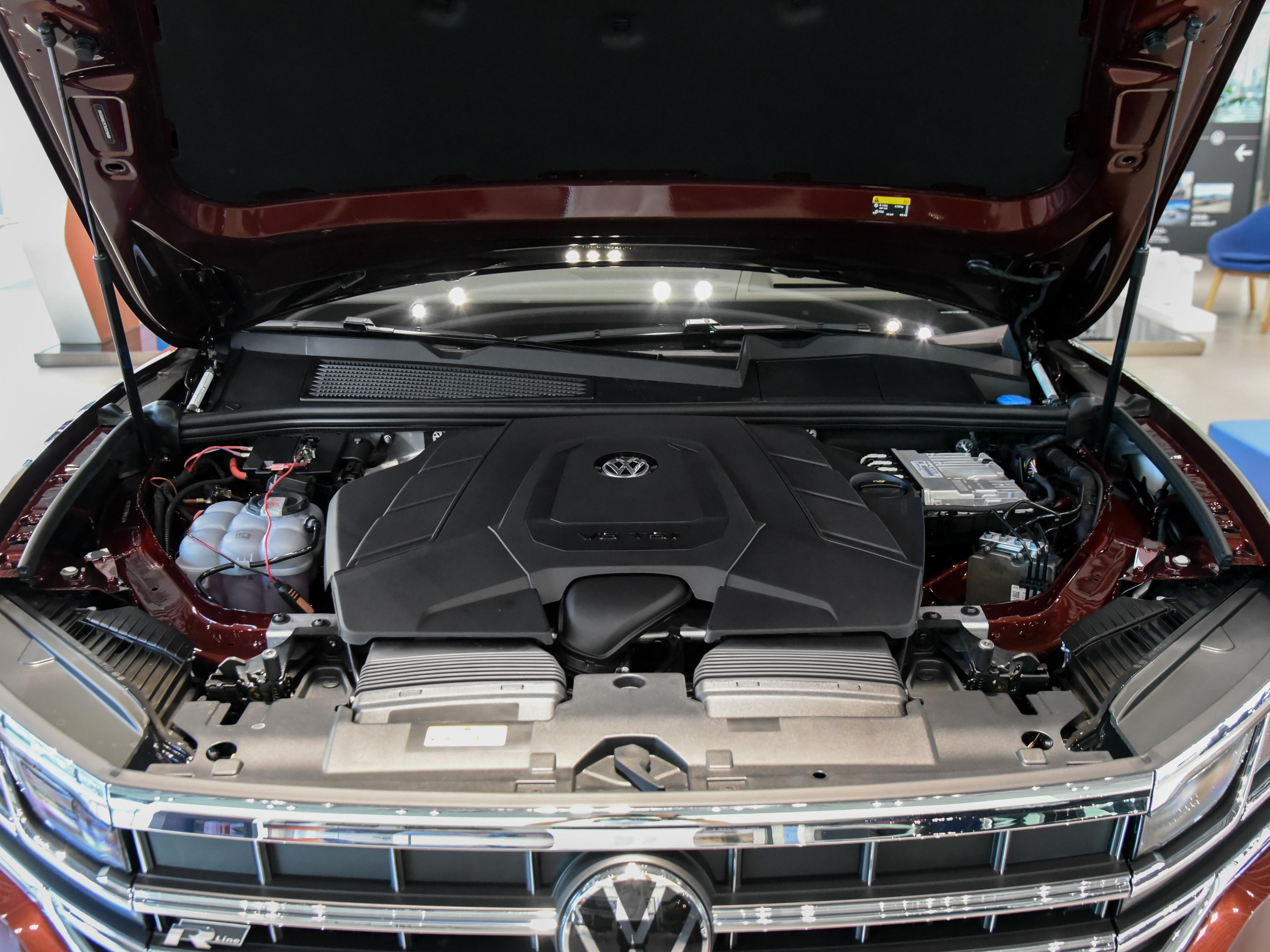 和奥迪Q7硬件几乎一样，都是原装进口豪车却省11万！实拍大众途锐