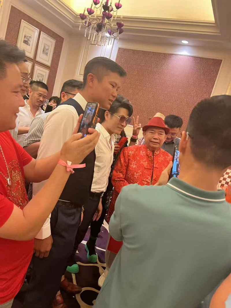 影星张世玉出席黄一飞生日宴