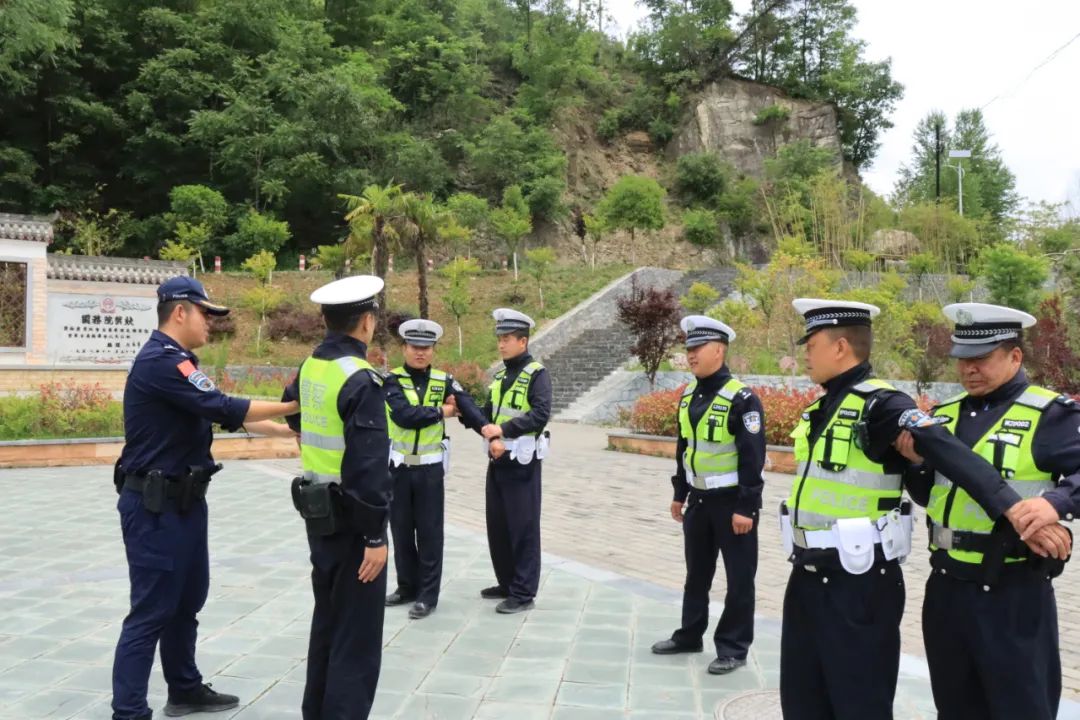 学技能 强本领 保平安——康县公安交警组织开展单警装备使用教学暨执法规范化培训