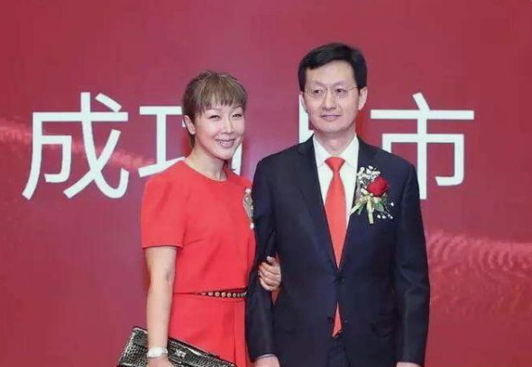 2月还没完，9位明星高调复出，阔太顶流全在内，个个背后有大瓜