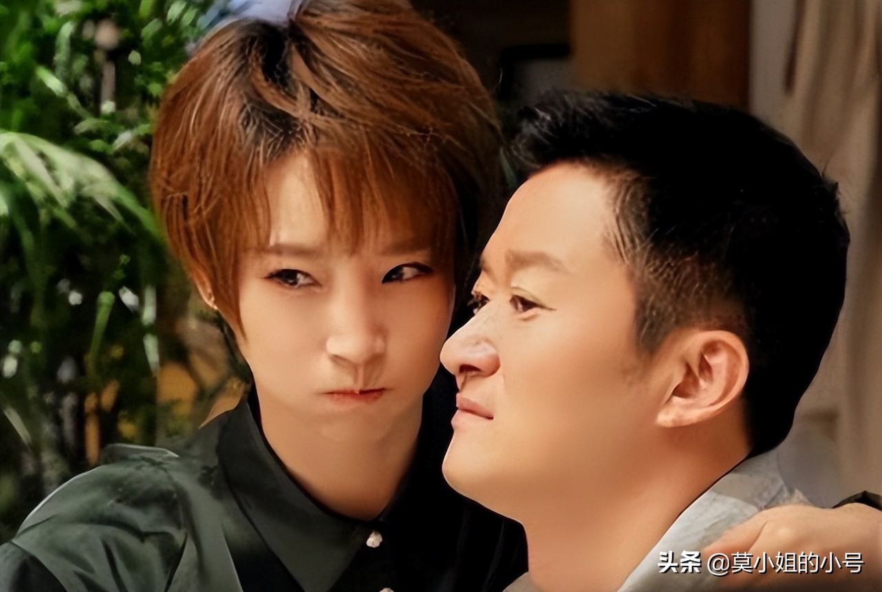 独宠爱妻，不炒绯闻，个个情史干净，这8位男星堪称娱乐圈清流