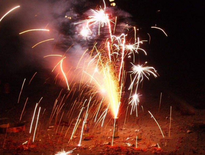 错误三:带柯基一起放鞭炮