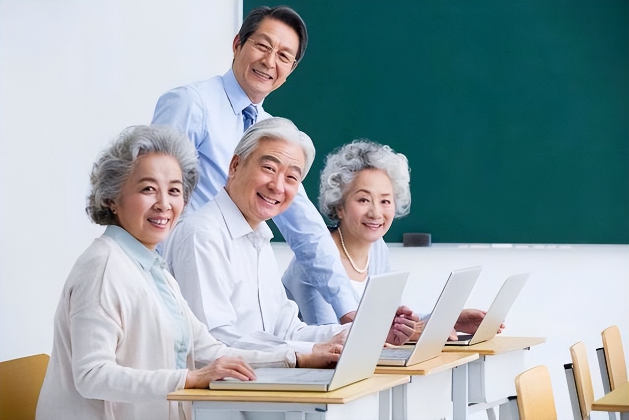 几种“新型养老”方式正流行，不用子女出力，父母晚年也能享福