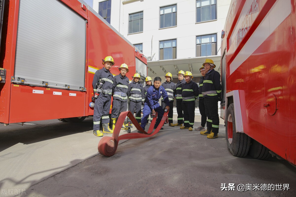 荷兰把自己当英格兰(世界上第一个资本主义国家“荷兰”，这些东西都是荷兰人发明的)