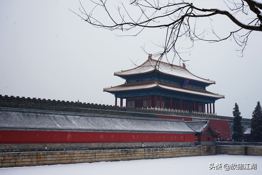 600年的紫禁城，一场大雪覆盖金瓦红墙，美得不动声色