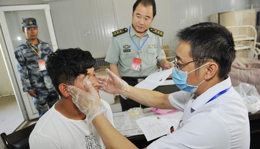 大学生迎来好消息，22年参军有希望保送军校，“前提条件”要了解