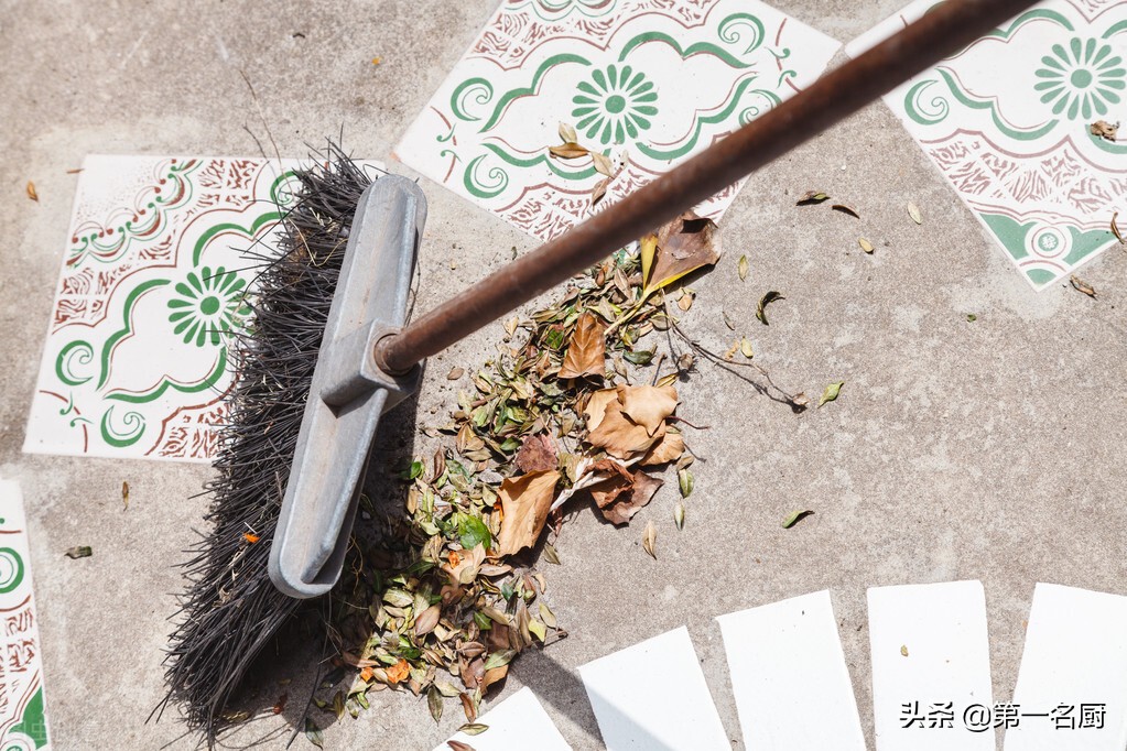 今天腊月二十四,俗称"扫尘日",5大禁忌要注意,祈福新年顺意