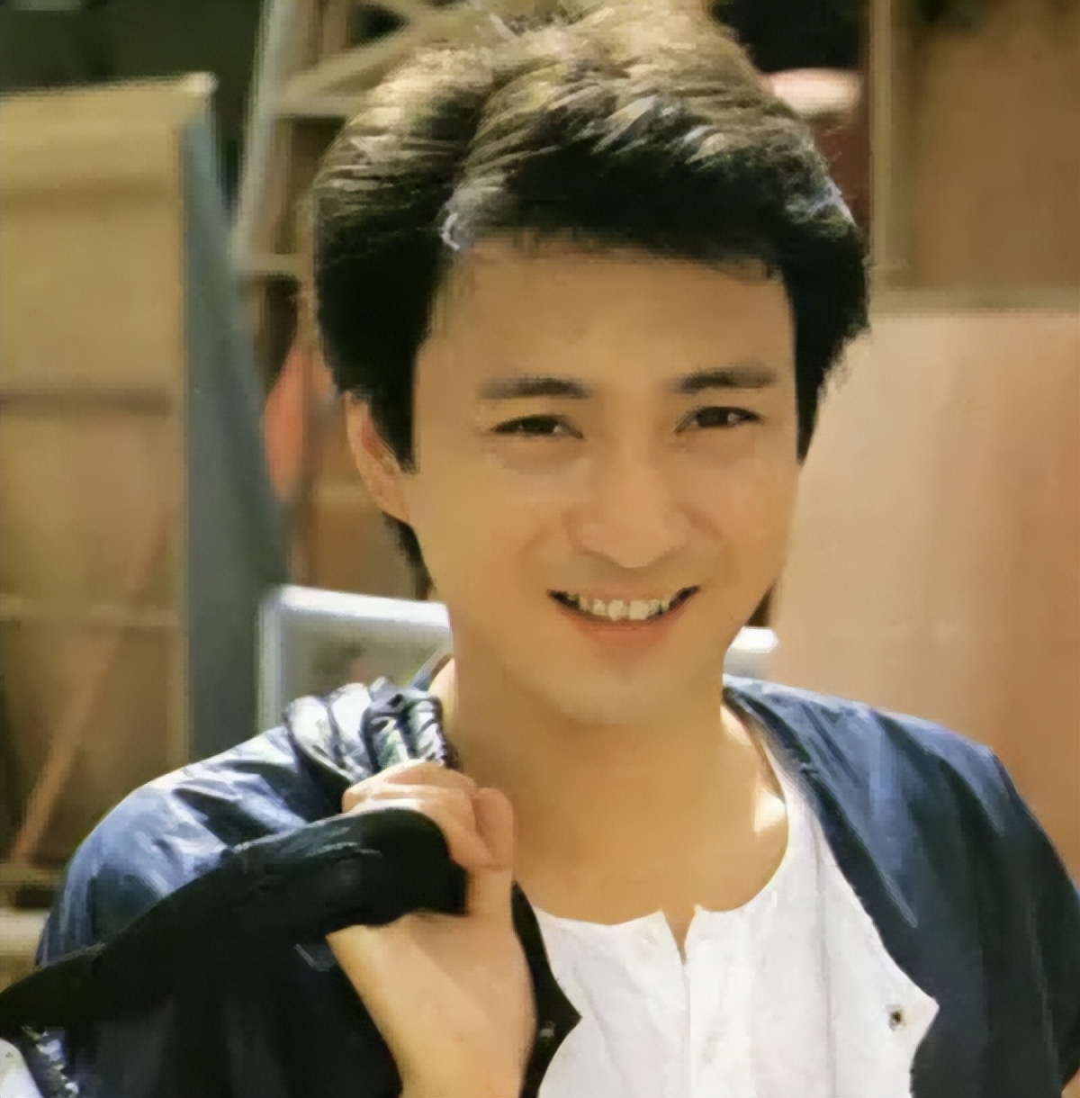 一手好牌却打得稀烂，这8位“高开低走”的港星，个个不值得原谅