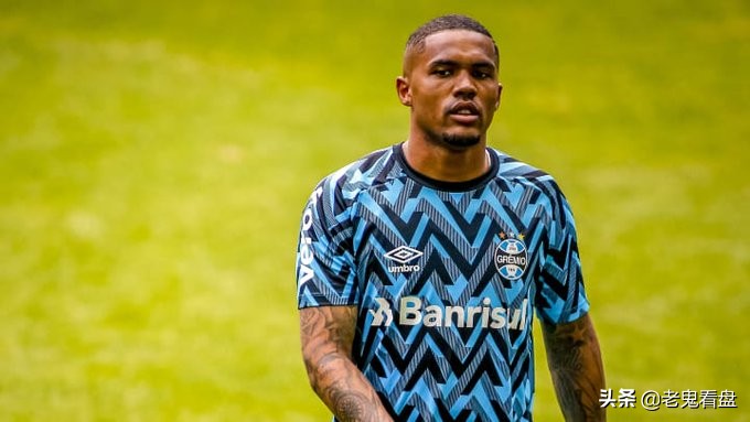 足球祖玛什么水平（西汉姆联队中后卫祖玛罚款薪资曝光，队友不满收入差距大）