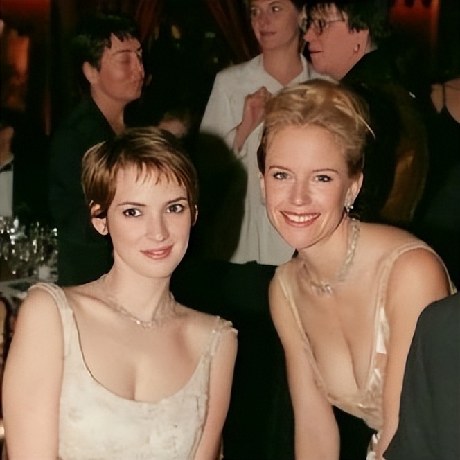 她的叛逆暗黑风依然时髦，回顾Winona Ryder 90s的经典短发