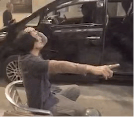 影帝影后多敬业？有人生吞12枚鸡蛋、鼻子被打歪，有人为戏锯门牙