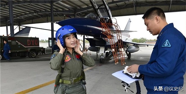 她是中国首个战机女飞行员，年仅30岁逝世，父母：交给党不后悔