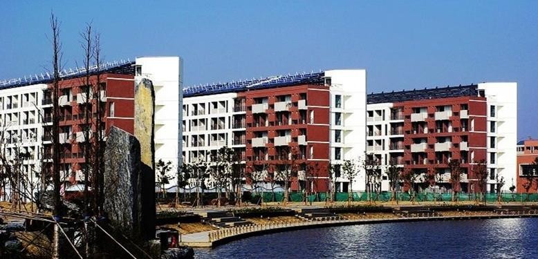 09年上海女研究生带母求学遭拒后自杀，校方：愿付16万拒绝道歉