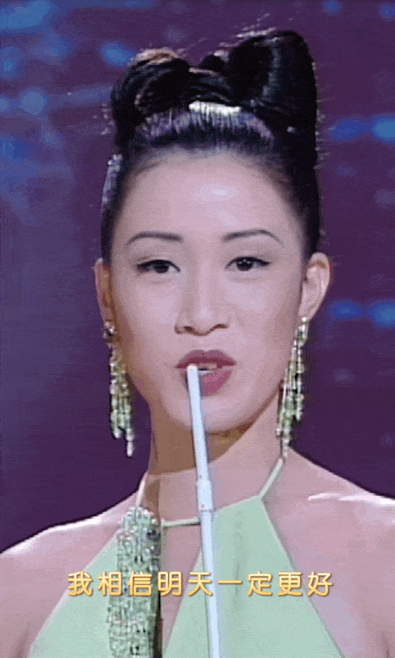 佘诗曼25年后再戴港姐桂冠 阿佘靓丽不减当年