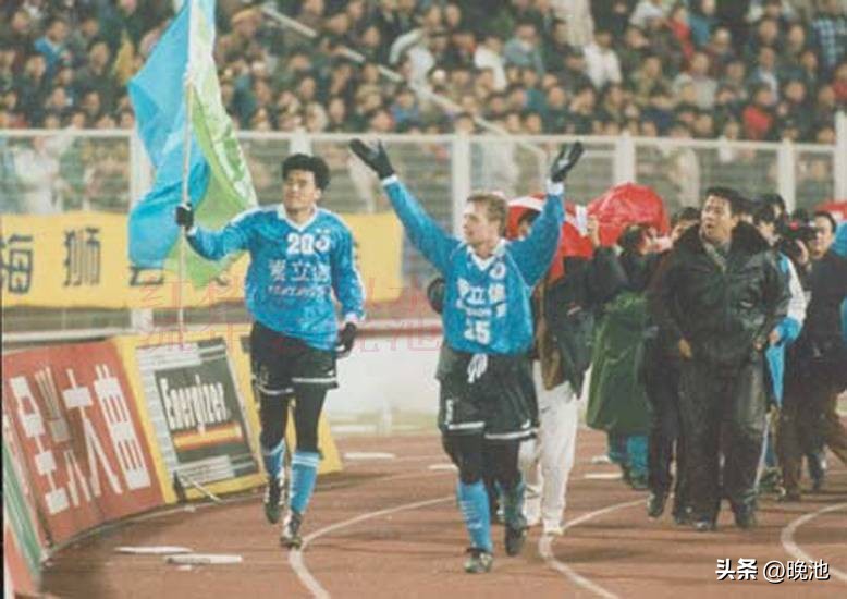 大连足球史上今天：1997年大连万达2-0广州太阳神，提前5轮夺冠