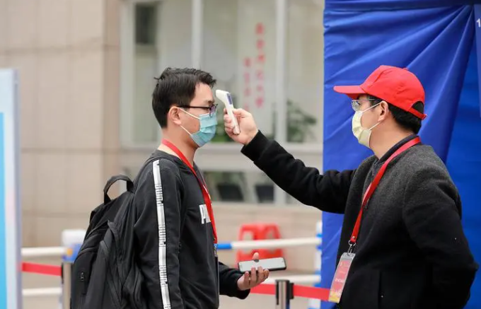 四川多地发通知，大中小学开学时间最终敲定，小学生开始慌了