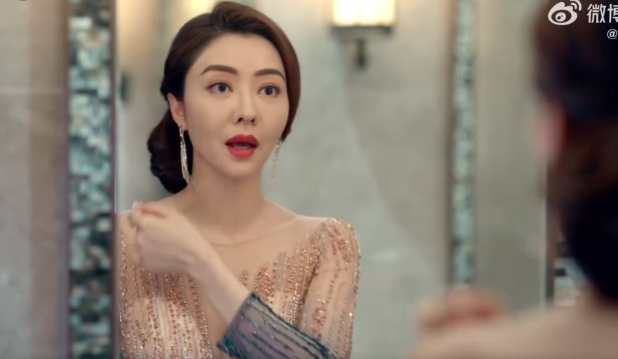 与《杠杆》中角色不同,熊黛林嫁对了人,41岁豪门阔太肤白貌美