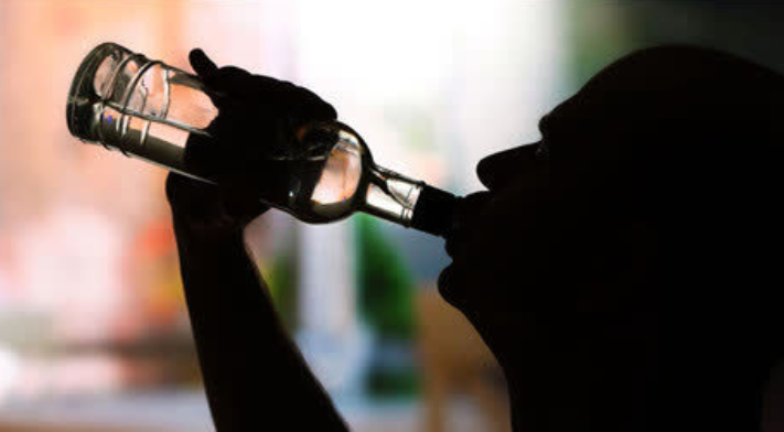 “中原第一酒神”张政，一顿能喝7斤白酒，如今却成反酒斗士