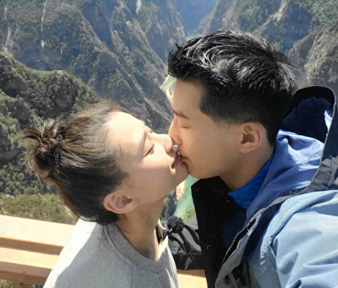 "顶级名媛"何超莲:苦恋吴克群,婉拒霍启山,年仅32身价400亿