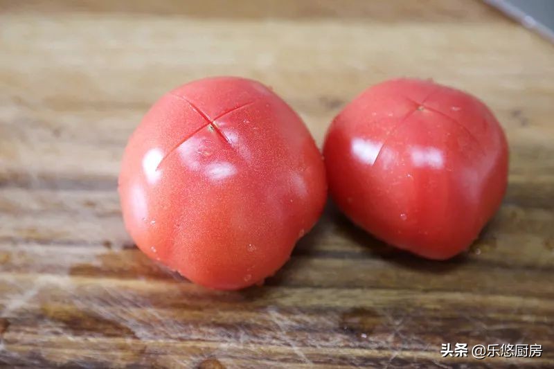 酸汤小酥肉，热热乎乎煮一锅，酸爽开胃，拌米饭能吃两碗