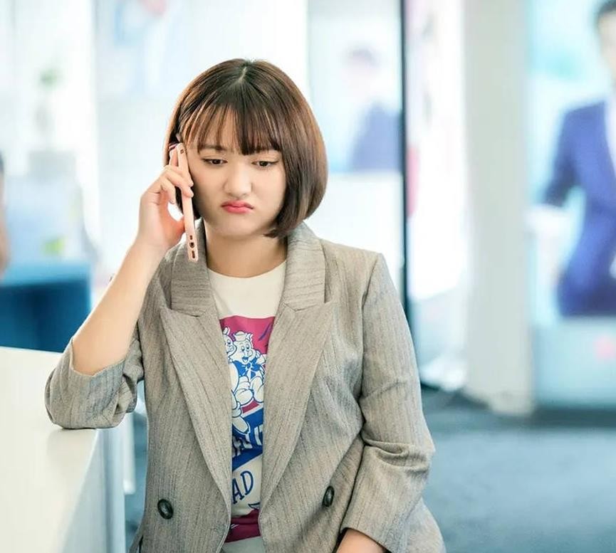 “圈内狂人”董思怡：当郭敬明面怼他发房卡，让毒嘴评委哑口无言