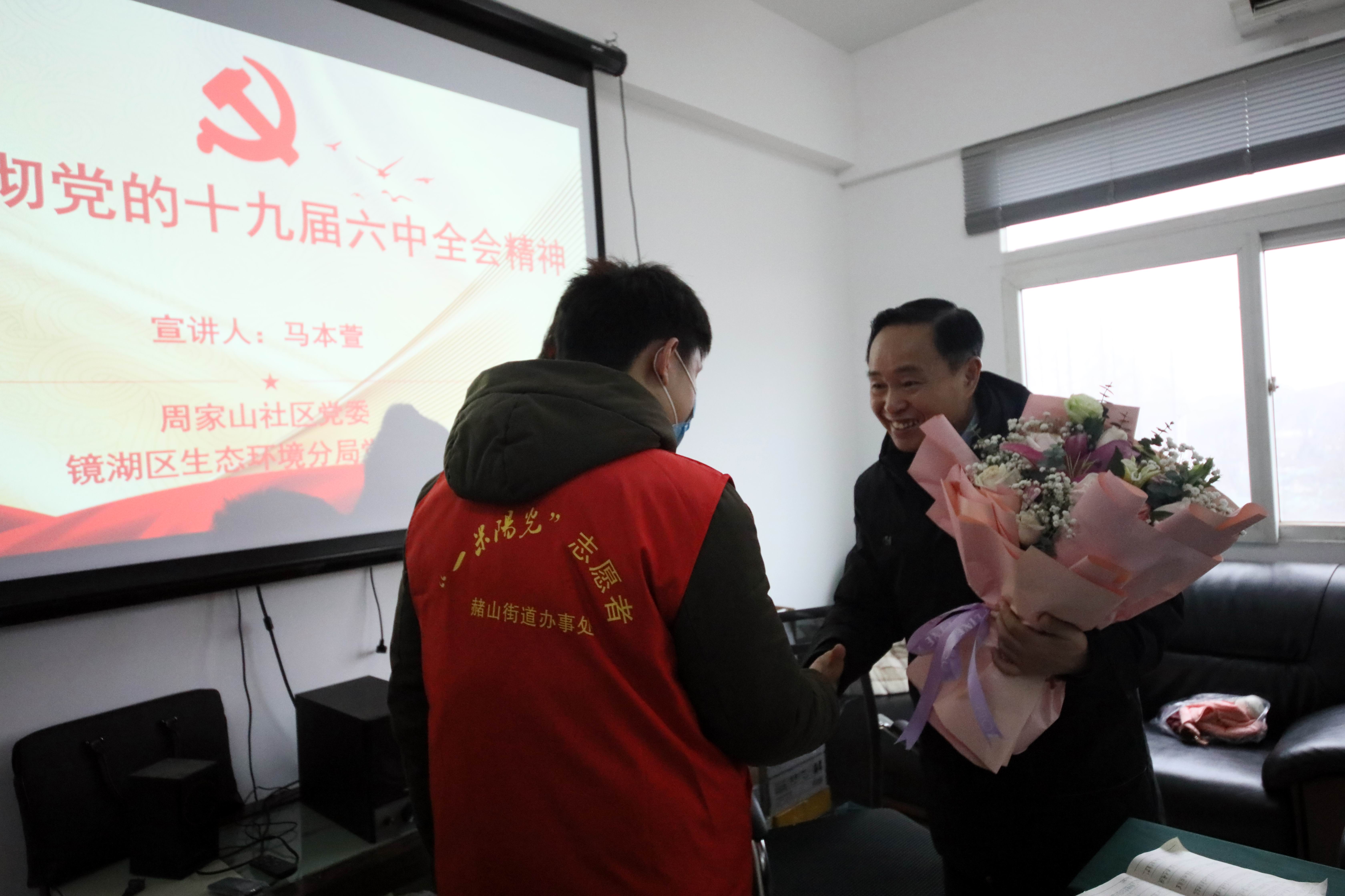 安徽芜湖：新春佳节前全国劳模走进社区，活动里有传承更有感动