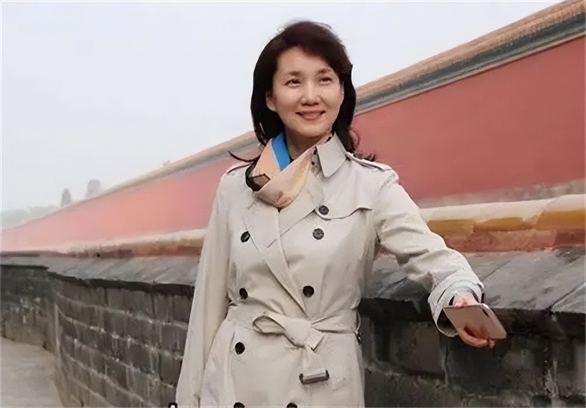 央视cctv13主持人(央视"首席女主播",《新闻联播》26年0失误,今59岁)