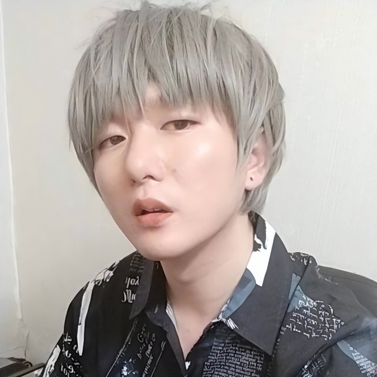 著名导演炮轰大S：你和具俊晔晒情侣鞋，会带坏青少年