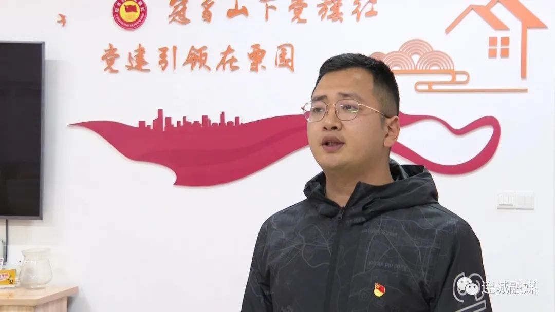 連城縣廣大黨員干部熱議《抗疫一線黨旗紅——連城縣抗疫紀實》專題片