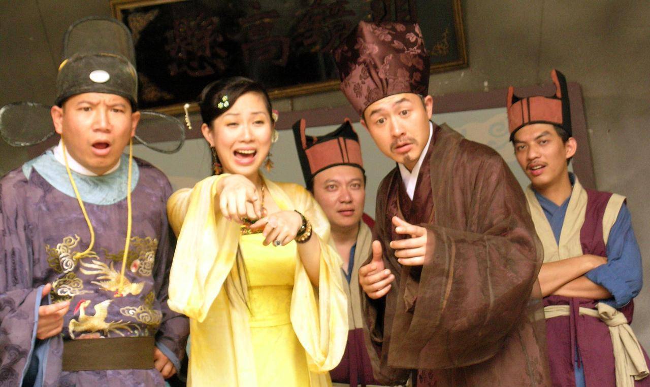 41岁的"西洋蔡"张鹏,戏里是奀妹的丈夫,戏外感情状况不为人知