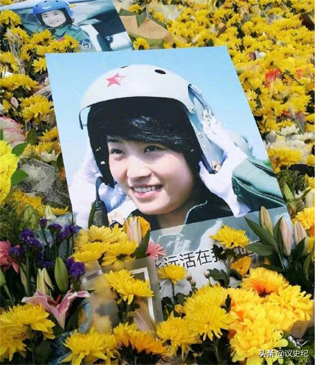 她是中国首个战机女飞行员，年仅30岁逝世，父母：交给党不后悔