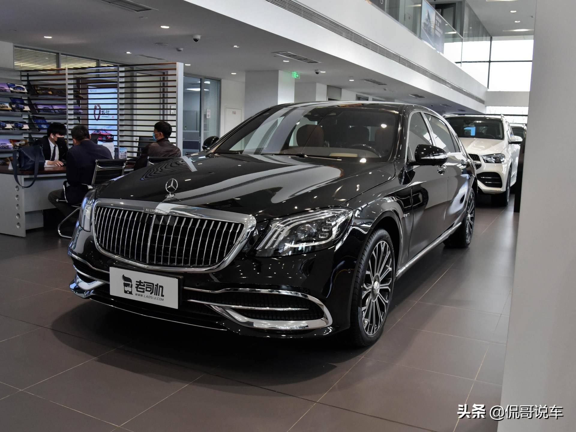 更高级的奔驰叫迈巴赫,长度接近5米5的进口旗舰,实拍迈巴赫s级