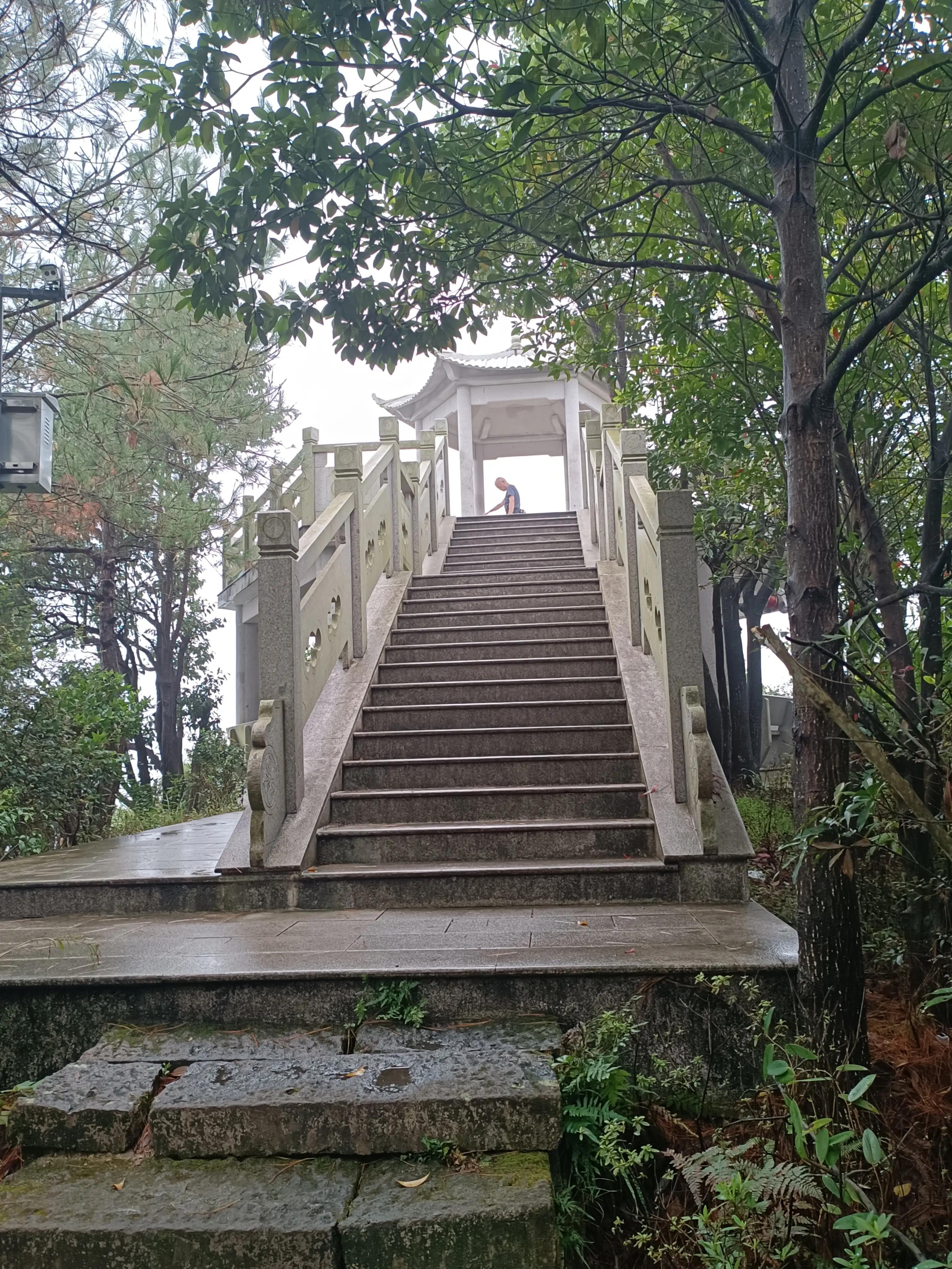 行到水穷处，坐看云起时一一雨游白云山