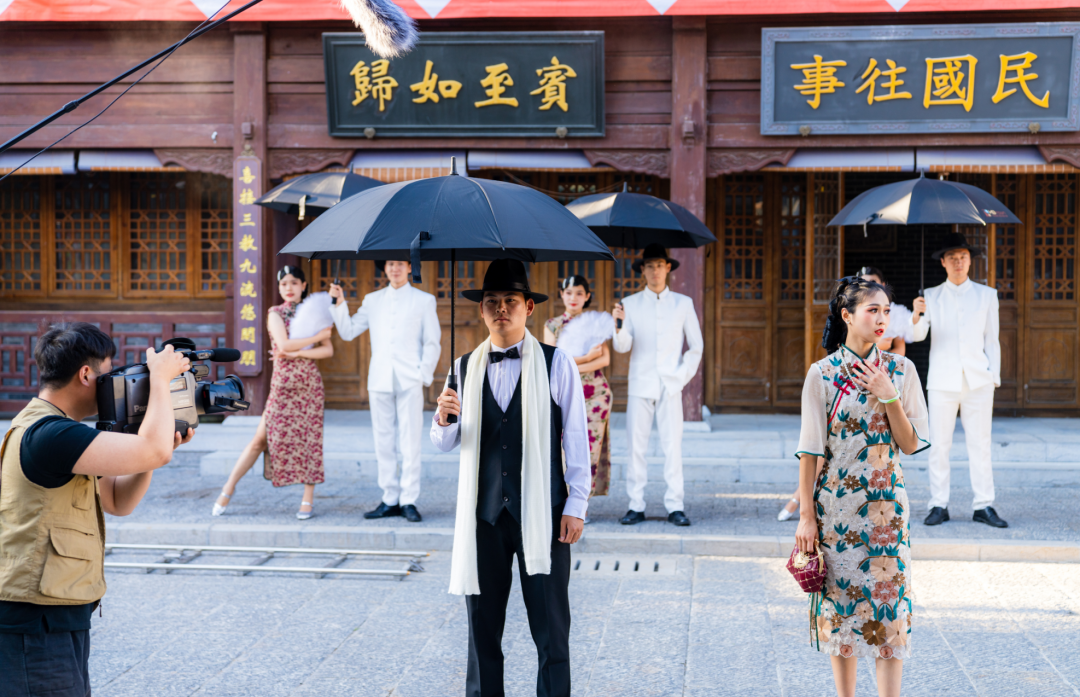 精彩瞬间丨夏日派对(港风大片、复古Disco、夏日派对…济南这一超燃超复古的好去处你知道吗？)