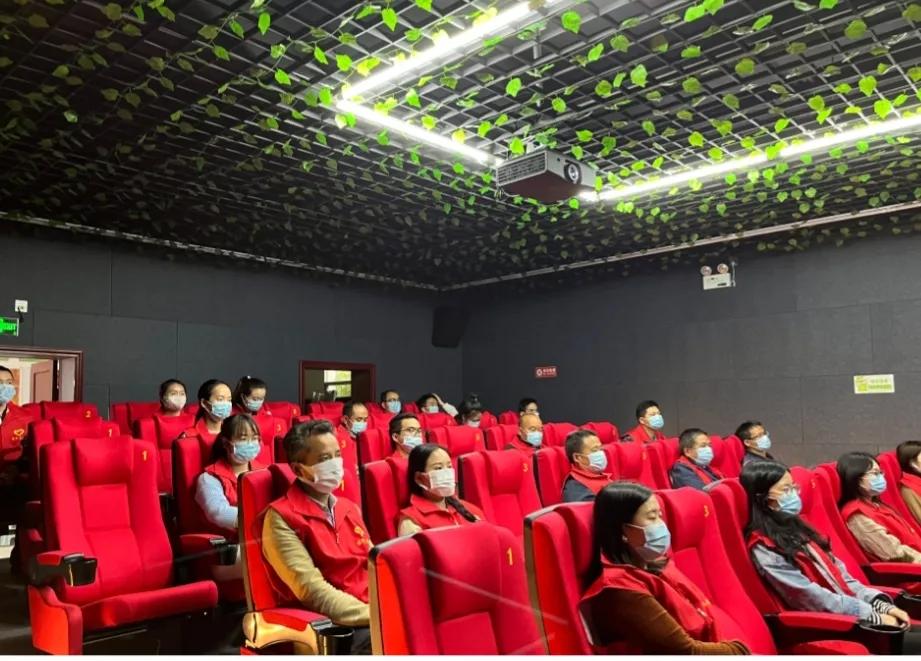 <a href=http://www.gzculture.net target=_blank class=infotextkey>黔东南</a>州首个农村公益电影放映点放映点“开张放映”