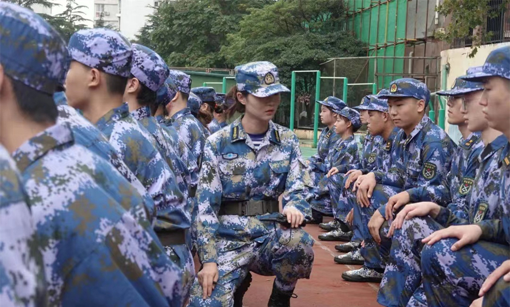 王栋栋青岛足球队(热血报国有我，征兵宣传有我)