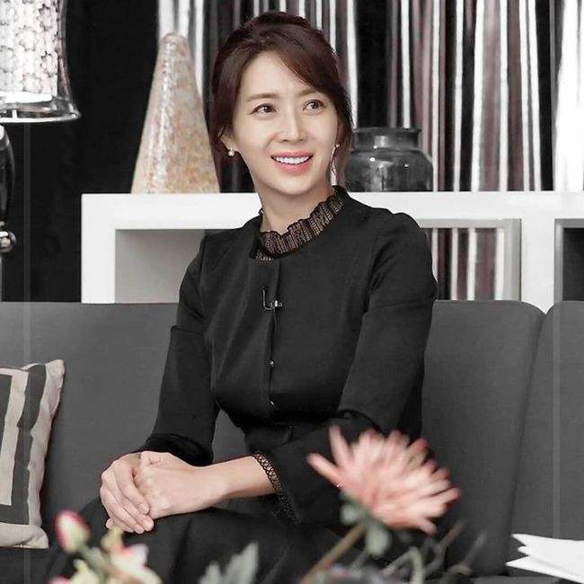 那时候薛景求也离了婚,然而就在两人商量结婚前夕,前妻姐姐现身了