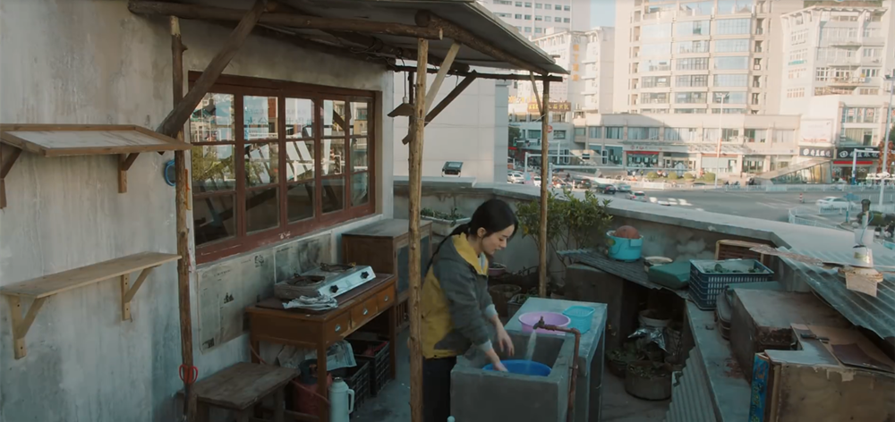 幸福到万家：全家凑35万给弟弟买房，哥嫂住400元小屋，心疼幸福