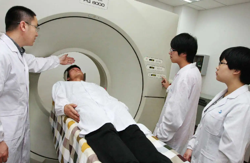 医学类大学前30名排行榜，协和排名令人意外，湘雅遭遇滑铁卢