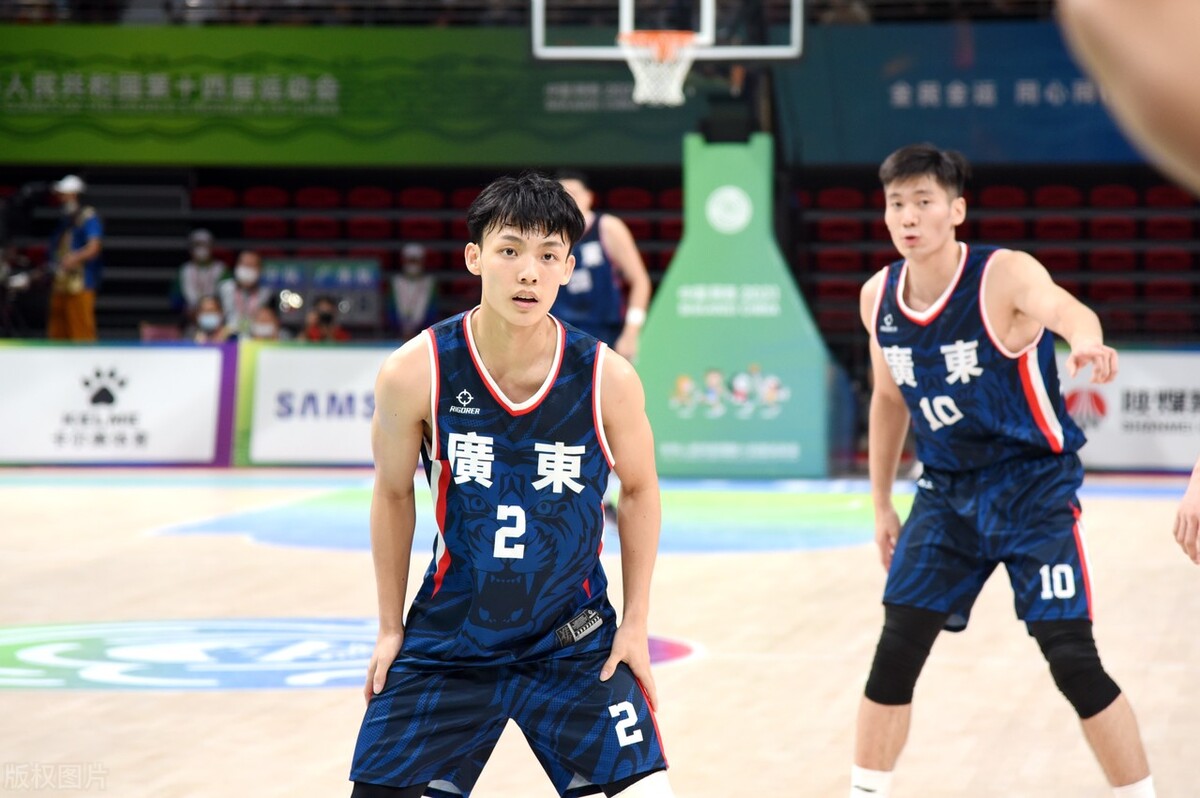 cba球員薪水排行榜2022（21-22賽季廣東男籃球員年薪公布，7人合同到期，蘇偉還有一年合同）