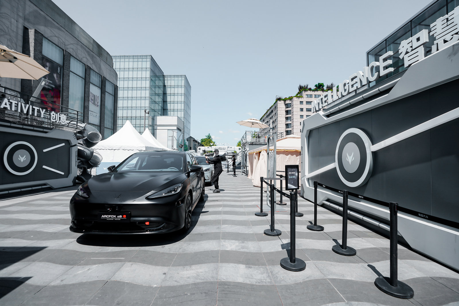 西湖畔探秘千年情缘，极狐“先行者号”太空舰问道杭州天堂